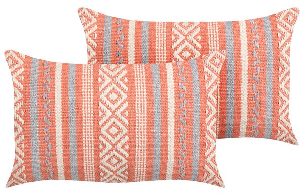 Súprava 2 dekoratívnych vankúšov oranžová a biela bavlnená obliečka 30 x 50 cm geometrický vzor boho dizajn