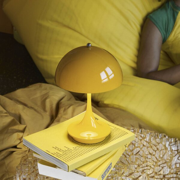 Louis Poulsen Panthella PORTABLE 160 V3, nepriehľadná žltá, Žltá / oranžová, Obývacia izba / jedáleň, Plast, Dizajn, Stojacie svietidlo