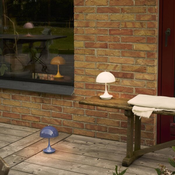 Louis Poulsen Akumulátorová lampa Panthella PORTABLE 160 V3 opálovo biela, Biela / opálová, Obývacia izba / jedáleň, Plast, Dizajn, Stojacie svietidlo