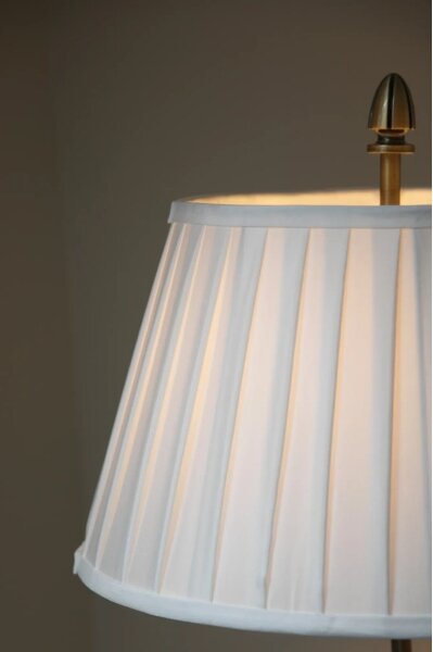 Markslöjd 108972 - Stojacia lampa OXFORD 1xE14/40W/230V biela/mosadz