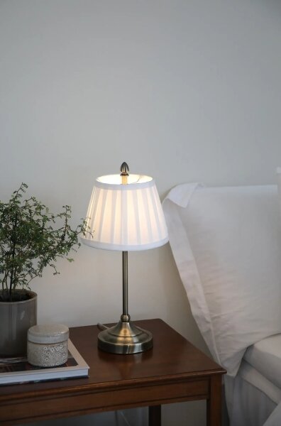 Markslöjd 108973 - Stolná lampa OXFORD 1xE14/40W/230V biela/mosadz