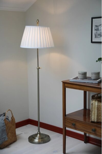 Markslöjd 108972 - Stojacia lampa OXFORD 1xE14/40W/230V biela/mosadz