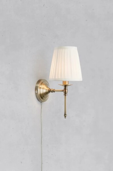 Markslöjd 108968 - Nástenná lampa MANOR 1xE14/40W/230V biela/mosadz
