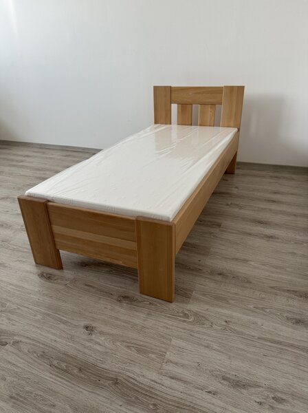 Jednolôžková posteľ - masív | 910 cm buk