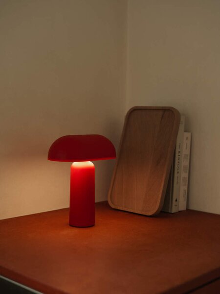 Normann Copenhagen Prenosná stolová lampa Porta, bright red 510113