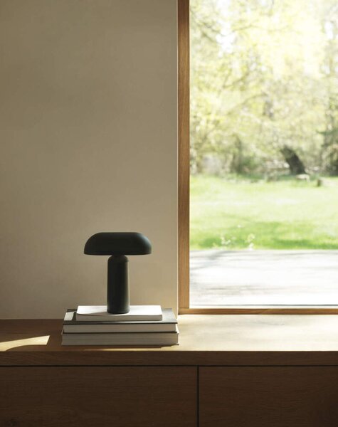 Normann Copenhagen Prenosná stolová lampa Porta, dark green 510115