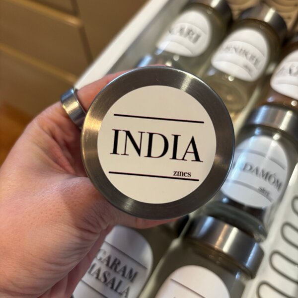 16ks Indický balíček "Masala Bazaar” - nálepky na koreničky Veľkosť: 4 cm