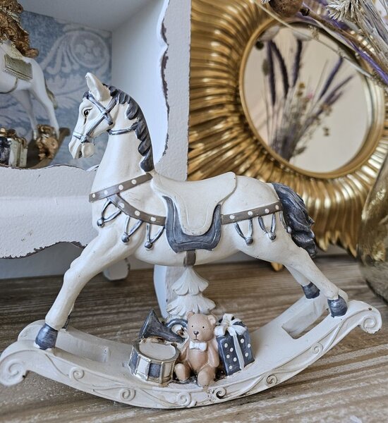 Bielo - šedá antik vianočné dekorácie hojdací koník - 21*5*18 cm - Clayre & Eef