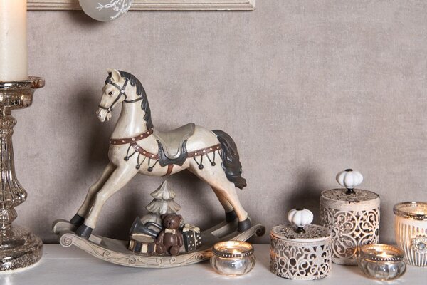 Bielo - šedá antik vianočné dekorácie hojdací koník - 21*5*18 cm - Clayre & Eef