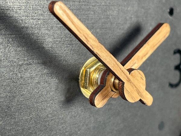 Dekorstudio Dekorstudio Drevené stolové hodiny Black Oak