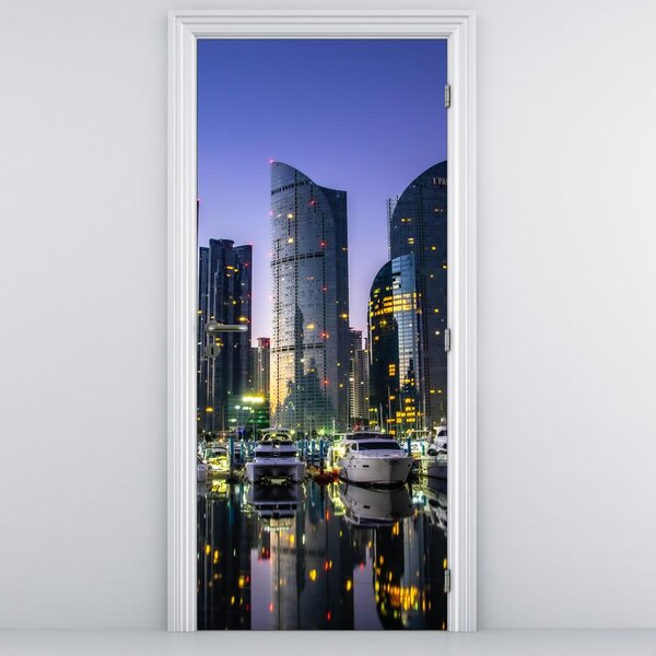 Fototapeta na dvere - Jachty a Mrakodrapy (95x205cm)