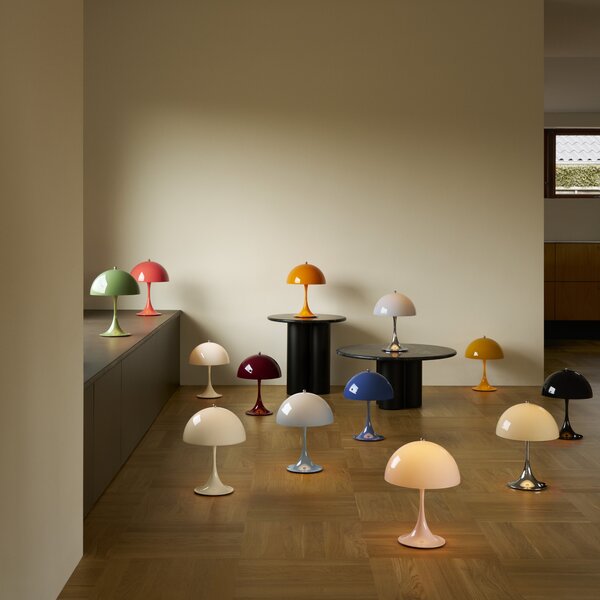 Prenosná lampa Panthella 250, Opal beige – Louis Poulsen