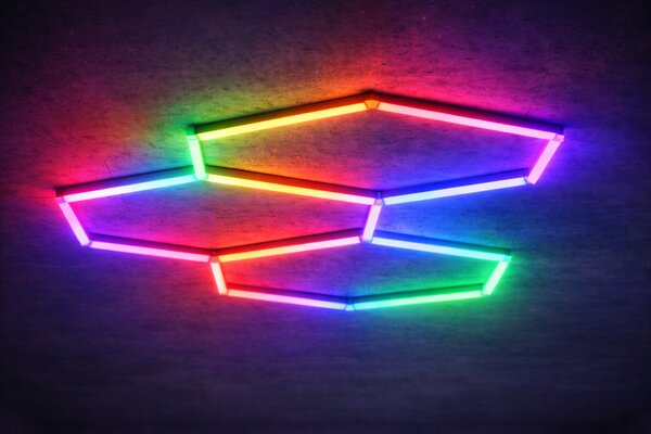 BERGE HEXAGON RGB 64W LED lampa na osvetlenie panelov, dielňa, domácnosť + aplikácia na diaľkové ovládanie