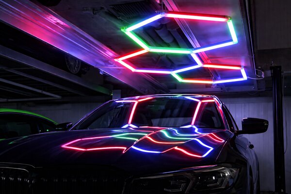 BERGE HEXAGON RGB 64W LED lampa na osvetlenie panelov, dielňa, domácnosť + aplikácia na diaľkové ovládanie