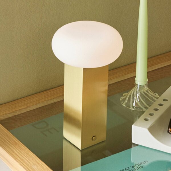 Stolová LED lampa na batérie LOW, v mosadznej farbe, výška 20 cm, kovová, Mosadz / zlato, Obývacia izba / jedáleň, kov, Moderný, Stojacie svietidlo