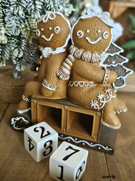 Vianočný adventný kalendár s perníčkami Gingerbread - 11*4*13 cm - Clayre & Eef