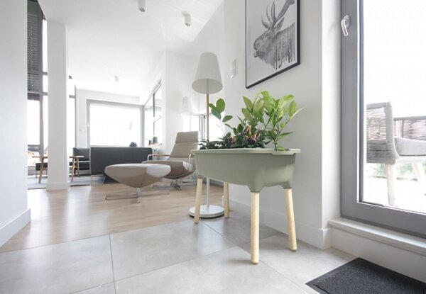Plastové parenisko na drevených nožičkách ISEW780H 77 cm - antracit