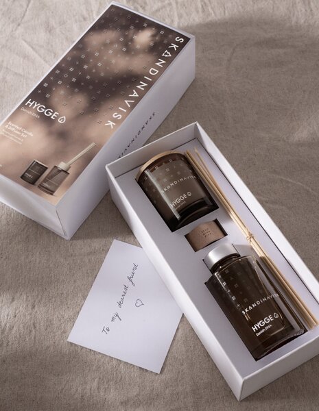 Darčekový set HYGGE (útulno) – vonná sviečka a difuzér