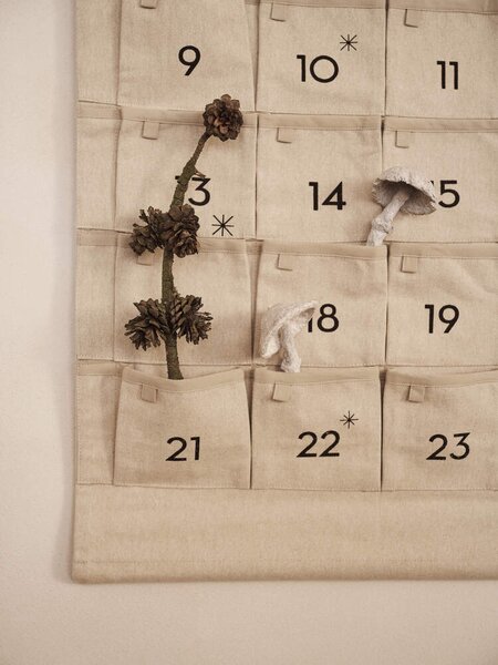 Ferm Living Nástenný adventný kalendár Star Christmas Calendar, sand