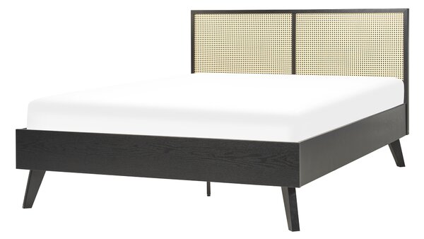 Posteľ čierna svetlé drevo 140 x 200 cm ratan drevotrieska s roštom minimalistický boho štýl spálňa
