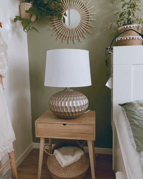 Stolná lampa zlatá biela okrúhly keramický podstavec 51 cm látkové tienidlo nočná lampa moderný štýl obývačka spálňa