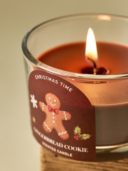 Sinsay - Vianočná vonná sviečka s potlačou perníkového panáčika Gingerbread - béžová