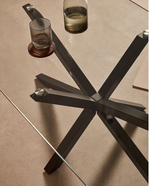 Čierny konferenčný stolík so sklenenou doskou 70x130 cm Argo – Kave Home