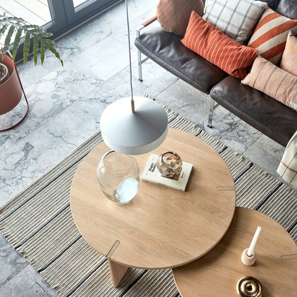 Okrúhly konferenčný stolík z dubového dreva v prírodnej farbe ø 65 cm Oy – OYOY Living Design