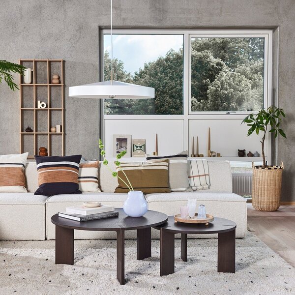 Okrúhly konferenčný stolík z jaseňového dreva v tmavo prírodnej farbe ø 65 cm Oy – OYOY Living Design