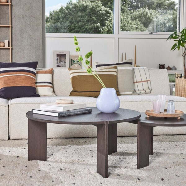 Okrúhly konferenčný stolík z jaseňového dreva v tmavo prírodnej farbe ø 65 cm Oy – OYOY Living Design