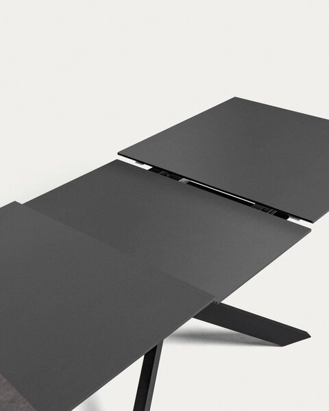 Čierny rozkladací jedálenský stôl so sklenenou doskou 90x210 cm Atminda – Kave Home