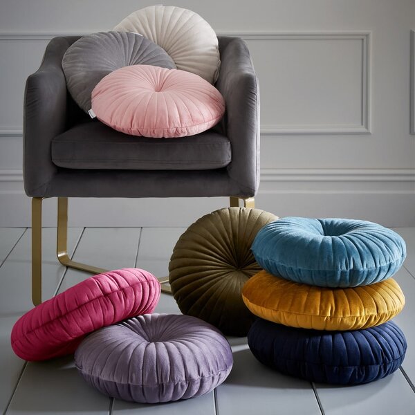 Zamatový dekoračný vankúš ø 40 cm Round Soft Touch – Catherine Lansfield