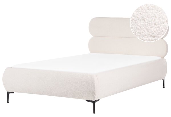 Posteľ krémová biela buklé čalúnenie čierne kovové nohy 120 x 200 cm lamelový rošt s čelom klasický minimalistický štýl spálňa