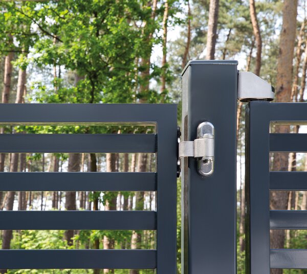 LOCINOX ® LOCINOX® BEARING HINGE bezúdržbový ložiskový osový záves, otvárateľný 90°, nastaviteľný 2D, kryt z nerezovej ocele