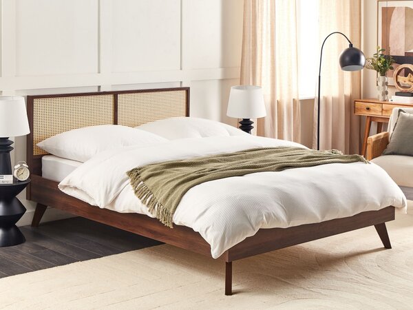 Posteľ tmavé drevo ratanové čelo 180 x 200 cm MDF rám s roštom minimalistický boho dizajn spálňa