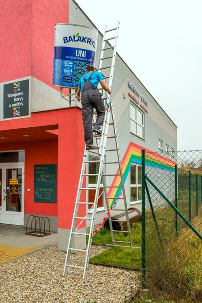 Hliníkový trojdielny výsuvný rebrík VENBOS PROFI, 3x12 priečok, 7,91 m