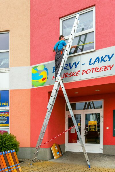 Hliníkový trojdielny výsuvný rebrík VENBOS PROFI, 3x12 priečok, 7,91 m