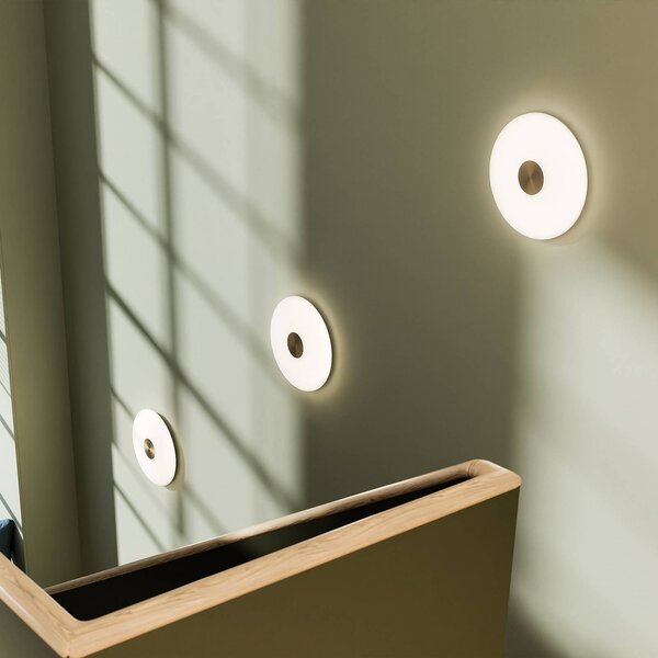 Northern LED nástenné svetlo Glint, Ø 36 cm, sklo, opálovo biele, Biela / opálová, Obývacia izba / jedáleň, Sklo, Dizajn, Nástenné svietidlo