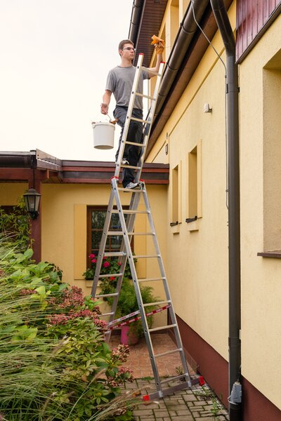 Hliníkový trojdielny výsuvný rebrík VENBOS HOBBY, 3x9 priečok, 5,36 m