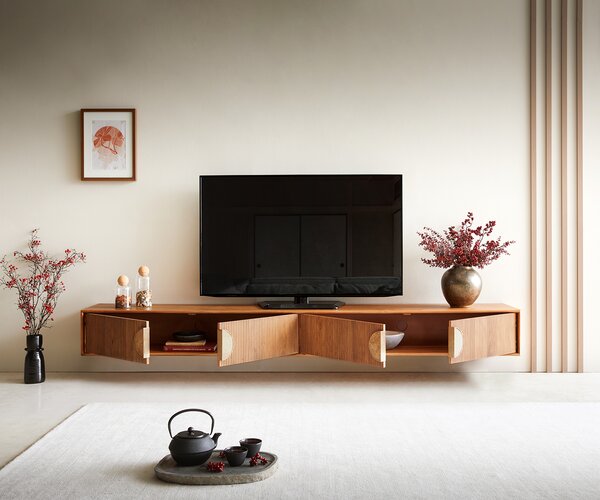 DELIFE TV stolík Surimu 240 cm akácia svetlohnedá 4 dvierka korková rukoväť závesný