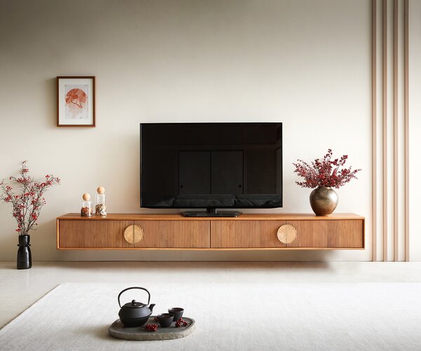 DELIFE TV stolík Surimu 240 cm akácia svetlohnedá 4 dvierka korková rukoväť závesný
