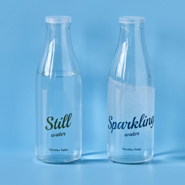Sklenená fľaša na vodu s nápismi Still / Sparkling 1 l Still