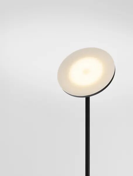 LED stmievateľná biela stojaca lampa Sinkro