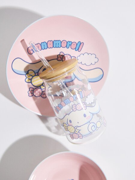 Sinsay - Sklenený hrnček s bambusovým viečkom a slamkou Cinnamoroll - viacfarebná