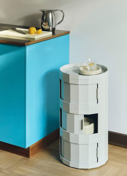 HAY Úložný stolík Facet Cabinet 30, misty blue