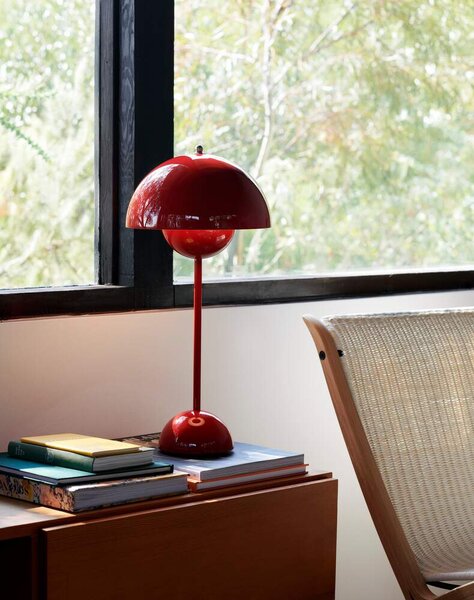 &Tradition Stolná lampa Flowerpot VP3, vermilion red 133084A182