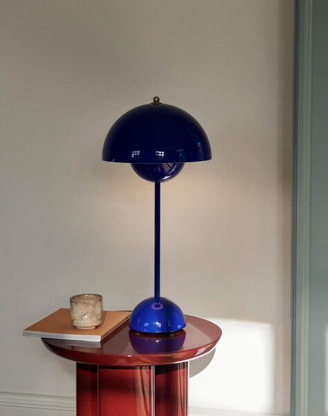 &Tradition Stolná lampa Flowerpot VP3, cobalt blue 133084A178