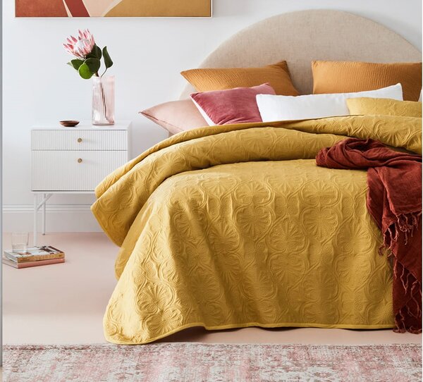 Elegantný horčicovo žltý prehoz na posteľ 170 x 210 cm
