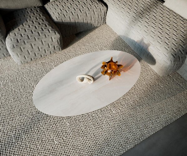 DELIFE Konferenčný stolík Edge oválny 135×80 cm keramika onyx champagne Conis nerezová oceľ kefovaná