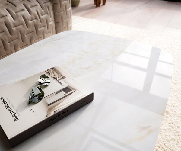 DELIFE Konferenčný stolík Edge zaoblený tvar 120×70 cm keramika onyx perla Salto kov titánová farba efekt